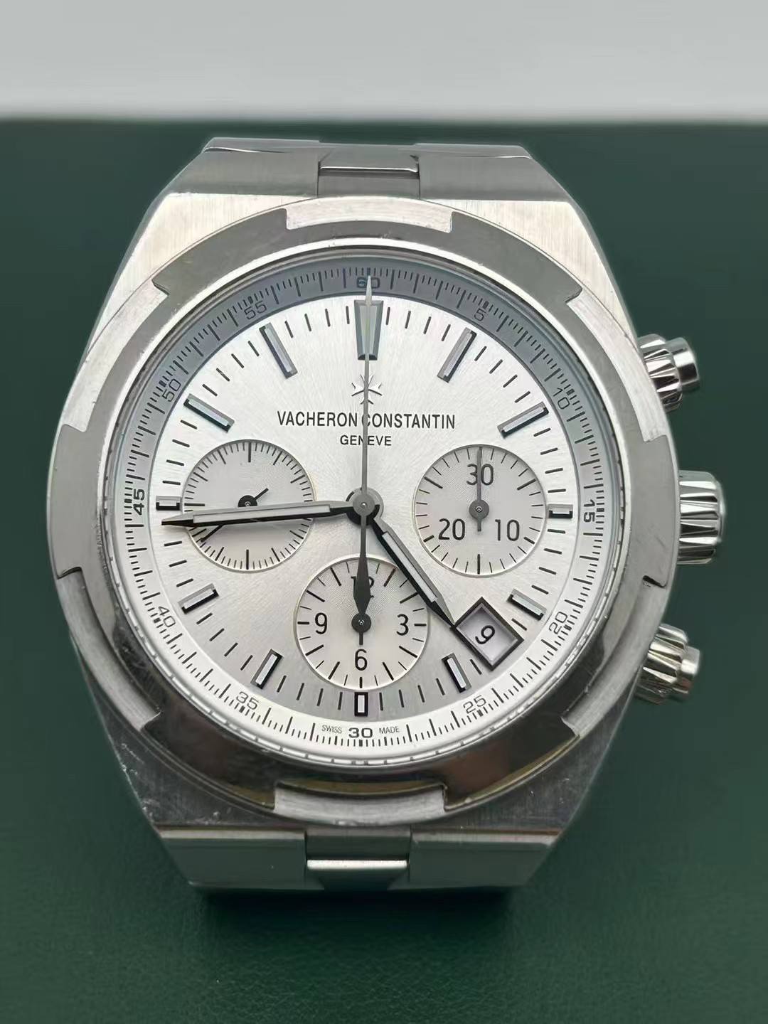May be an image of wrist watch and text that says 'יזוןיייןי oU VACHERON VACHERONCONSTANTIN CONSTANTIN GENEVE GEN o 177 I လး 3- 9 I 25 รนชชบาร เ้น O M MADE E'