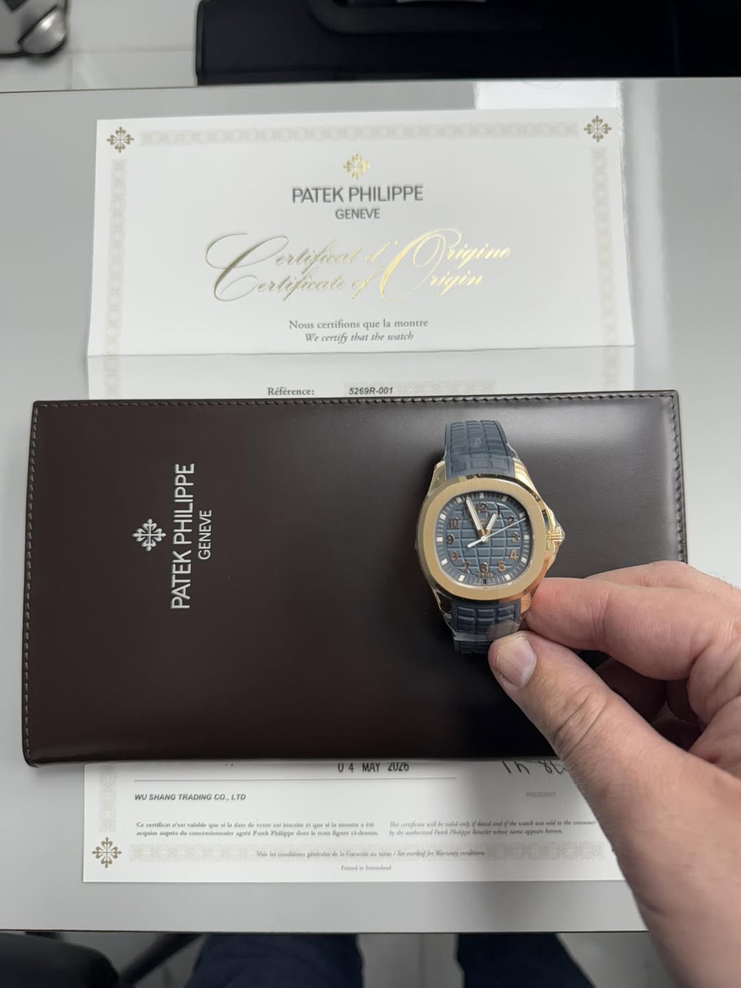 May be an image of wrist watch and text that says '豊 PATEK PHILIPPE GENEVE yи Pryiue Prigine rigin Nous certifions que que| montre Wecerify that the wttch Référence: 5269R-001 紫…