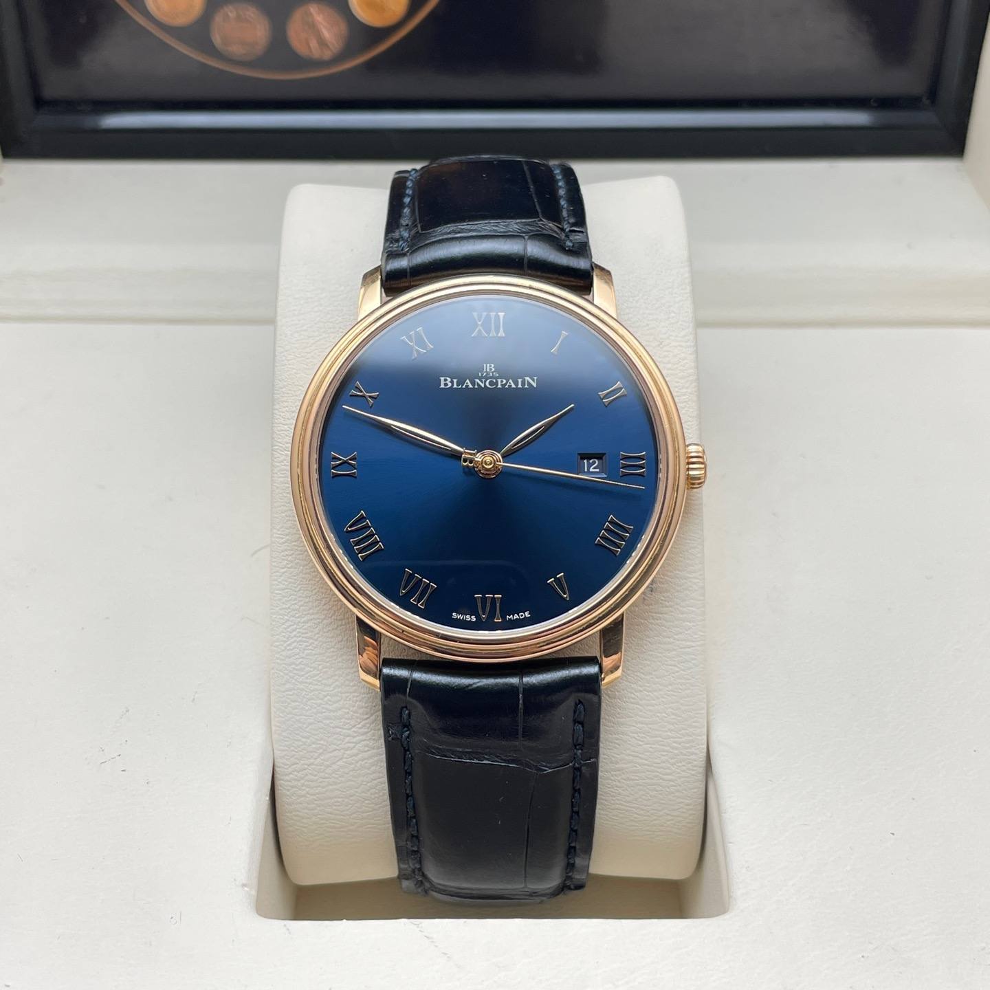 May be an image of wrist watch and text that says 'XII XI BLA BLANCPAIN ΡΑΙ 12 ল! devess matk SA'