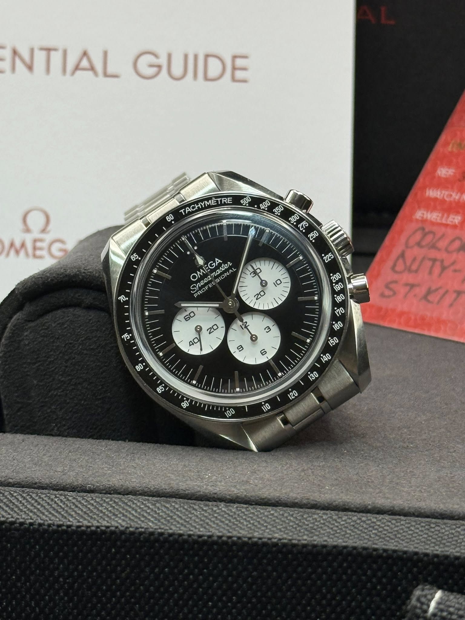 May be an image of wrist watch and text that says 'NTIAL GUIDE 00 ACHYMET RE 60 ع MEG 09 မိ 6$ូ 20 LI 3 OMEEGA ader ONA EGA nTe Sneea SPGR eamonts 70. 10 O 20 IMUCN EHELLER COLO…