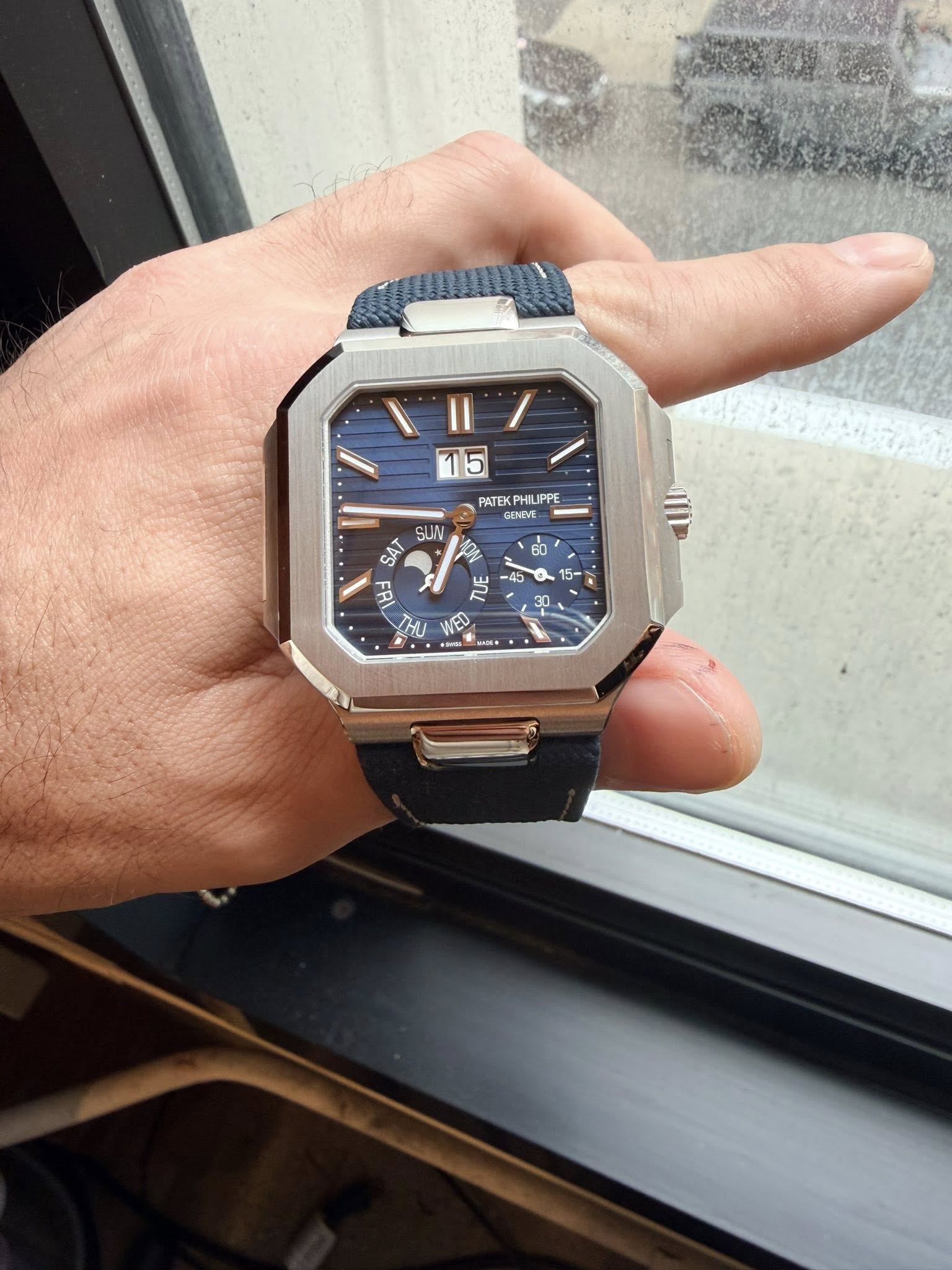 May be an image of digital watch and text that says '15 5 PATEKPHILIPP PATEK PHILIPPE- GENEVE 1 15- SUN SAT RE 벌 ZHUWED ไทม WED 30'