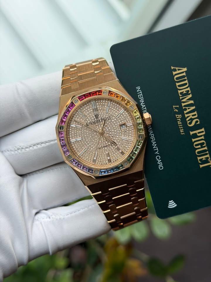 May be an image of wrist watch and text that says 'D INTERNATI ปี้ NARRANTYCARD ARRANTY AUDEMARS Le Brassus ትዮድ CARD PIGUEI'