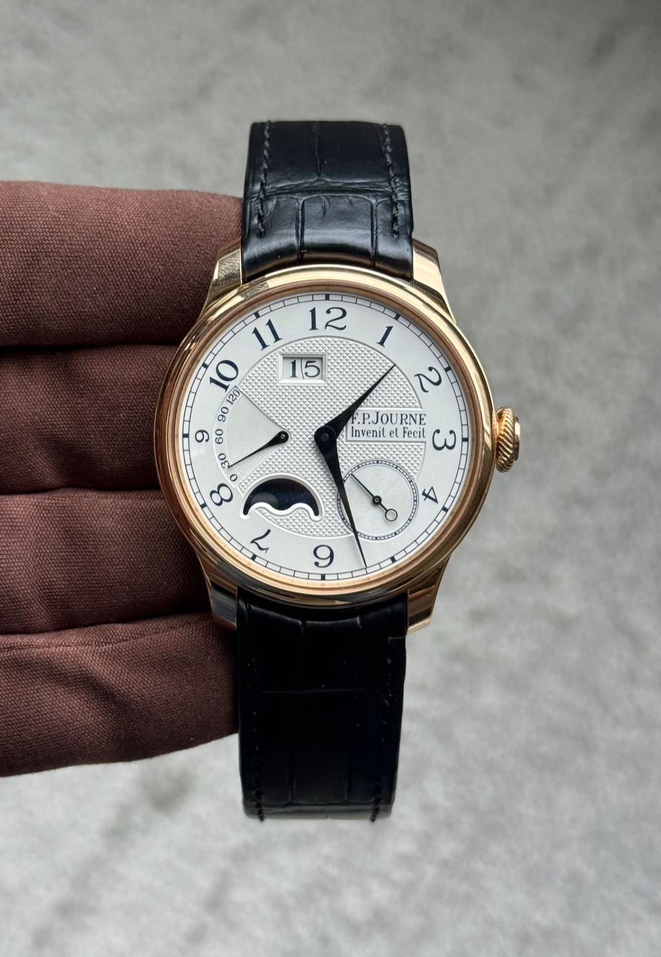 May be an image of wrist watch and text that says ' 9o O Co စ၀ 60 30 Au SS 8 調 1 2 .P.JOURNE RNE Invenit Feeit ၂ 4 Ο < 9'