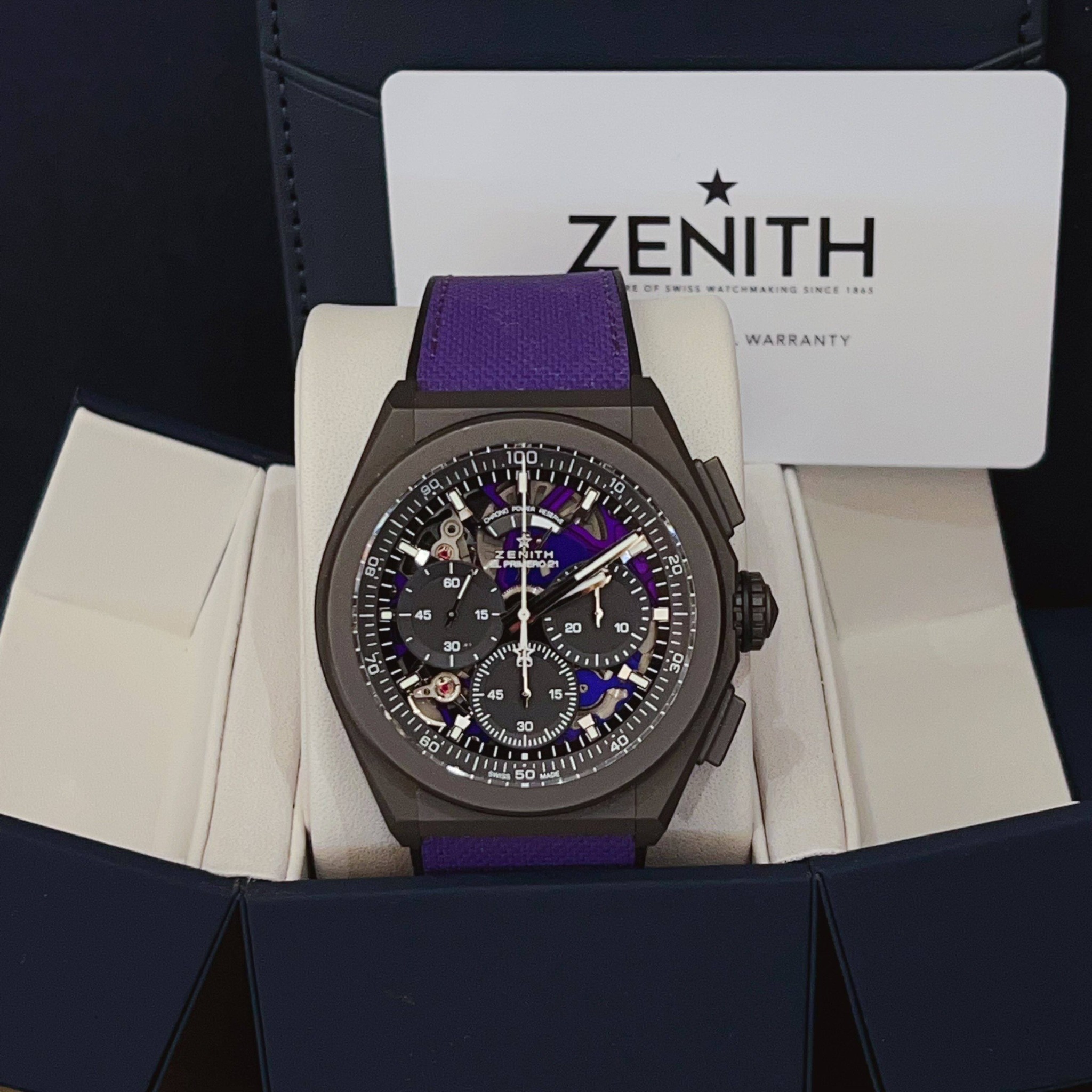 May be an image of wrist watch and text that says 'ZENITH 0 SWISs NATERMAKING SINEE BAS WARRANTY 공의대당, T م 中 15 B- 5- S 0'