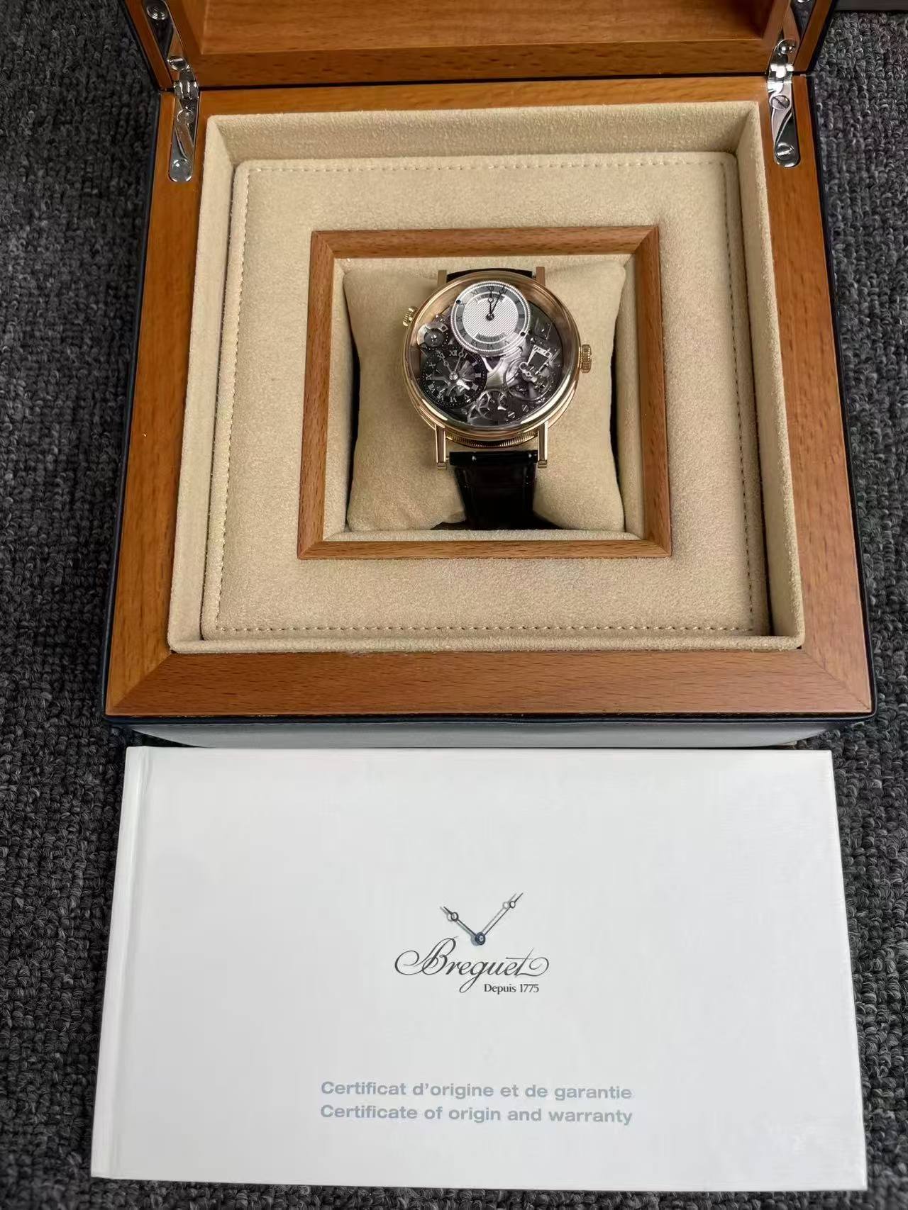 May be an image of wrist watch and text that says 'Breguelo 1775 Depuis Certificat d'origine et de garantie Certificate eorte of origin and warranty'
