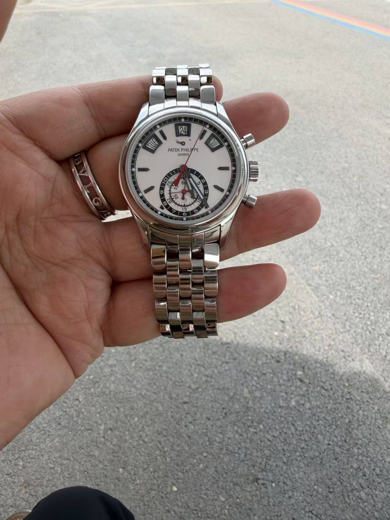May be an image of digital watch and text that says '24 TUB MTEKFHI NITE FHLP ж VB B I C'