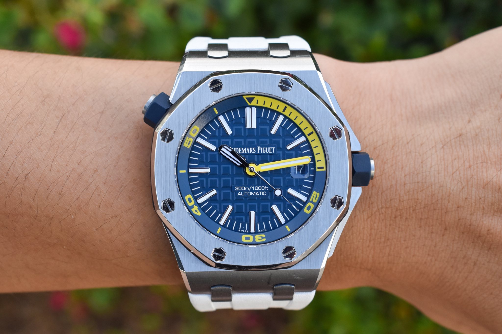 May be an image of wrist watch and text that says '50 DEMARS INEMARSPIGUET PIGUET 3000/1000 300m/ 300m/1000rt AUTOMATIC AUTO UTOMA TH C 40 Oa DE'