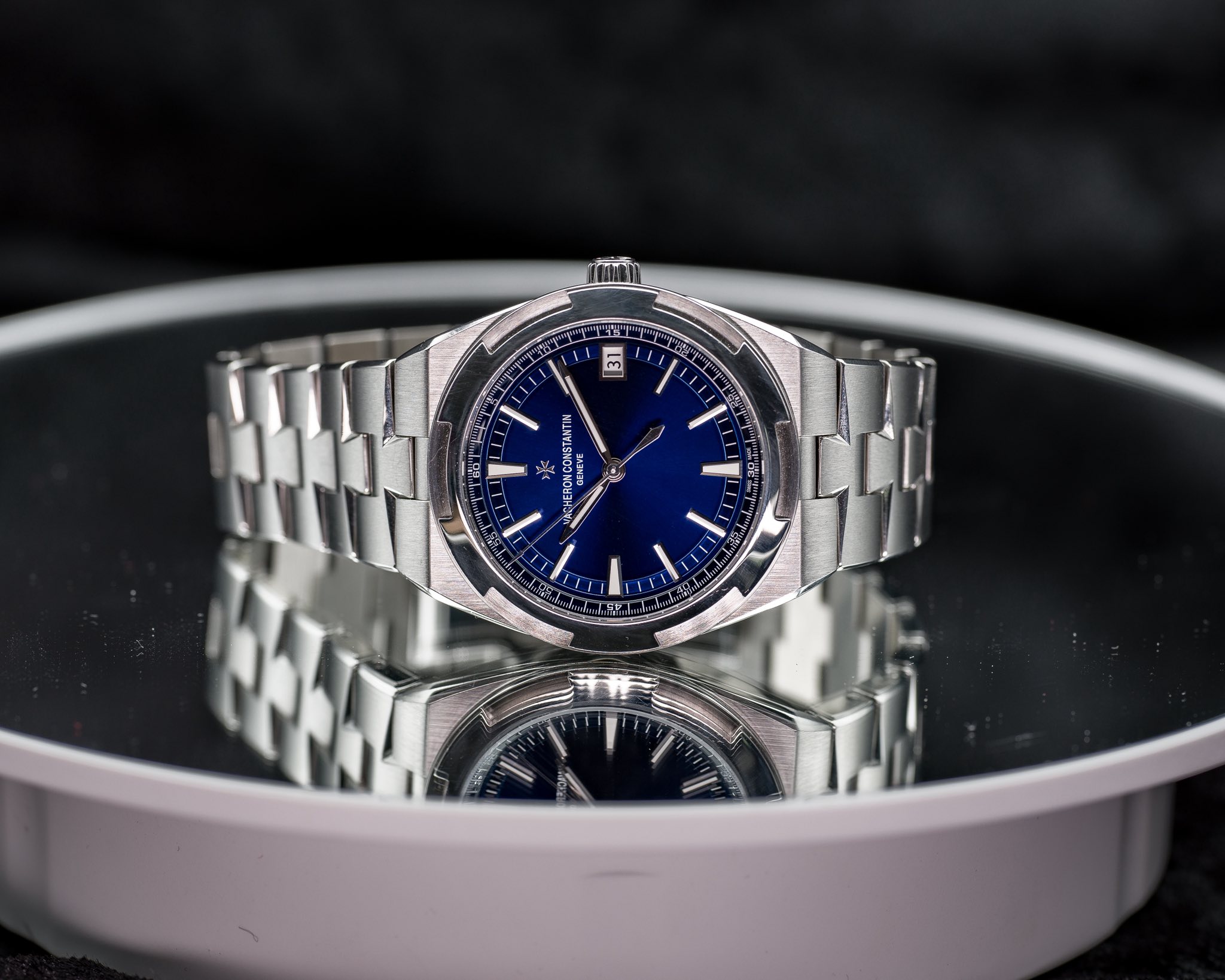 May be an image of wrist watch and text that says '3 TTII JJKJ 0雅 STANTI TANTIN 美品 0120 GENEVE A 7 이는 福 春'