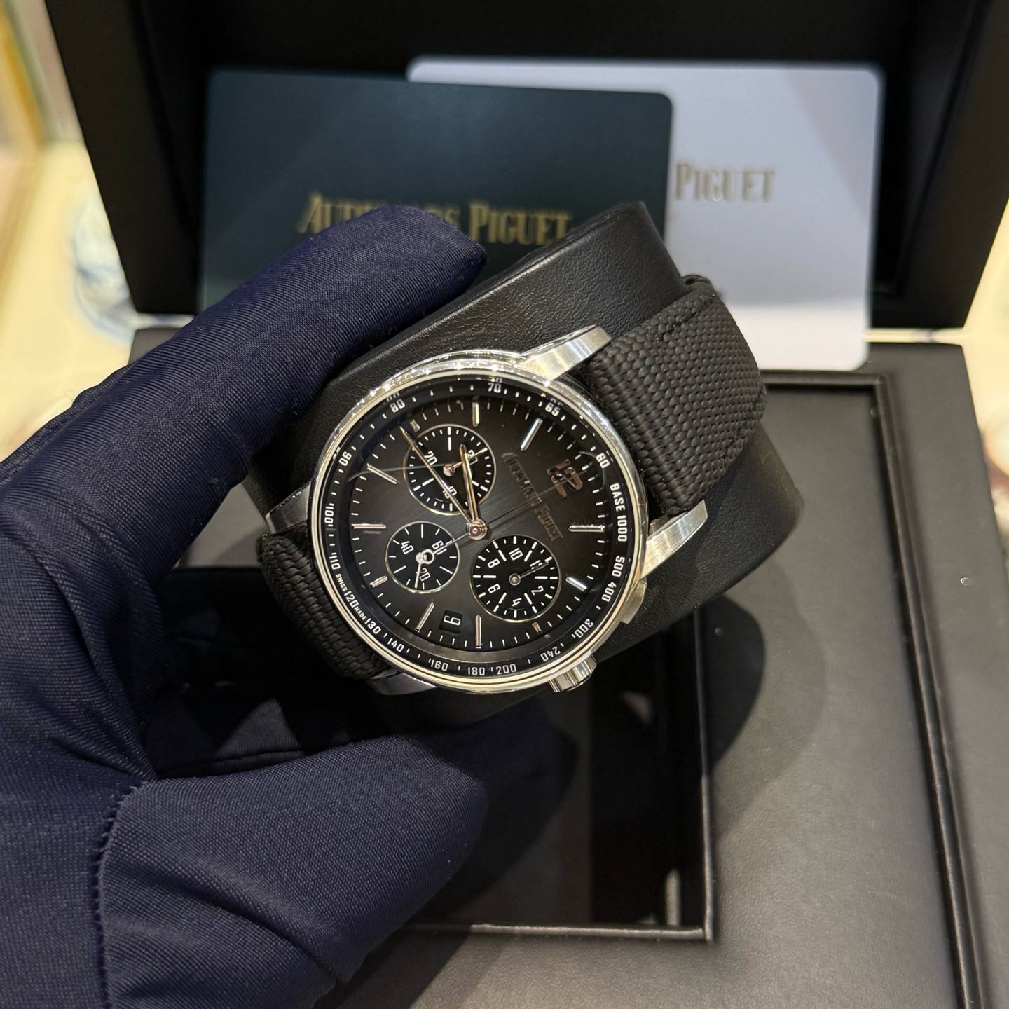 May be an image of wrist watch and text that says 'PIGLET FT B0 u 65 08 A M ts 0 A 00 100% ईै の黑 - 60 BASE ح 00 000I S 00S 50 50S 042 CC 산용0 2번'