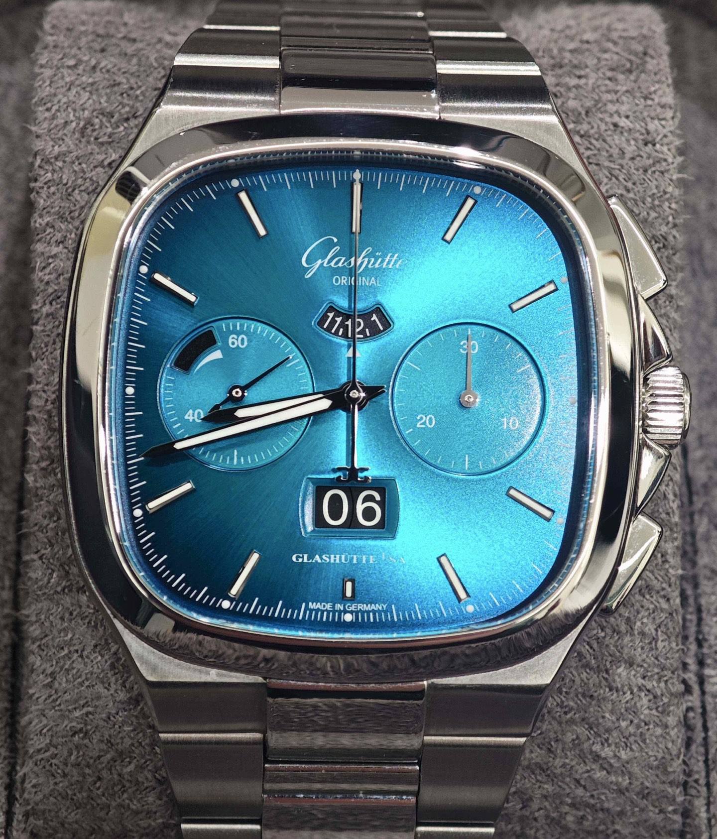 May be an image of wrist watch and text that says 'yapTp Tpa/ שווןייוי Glashütti ORI ORICINALN INAL 11:1211 11HI ITIFETT 60 Of / 40 o 20 10 06 GLASHÜTTE / GERMANY ١'