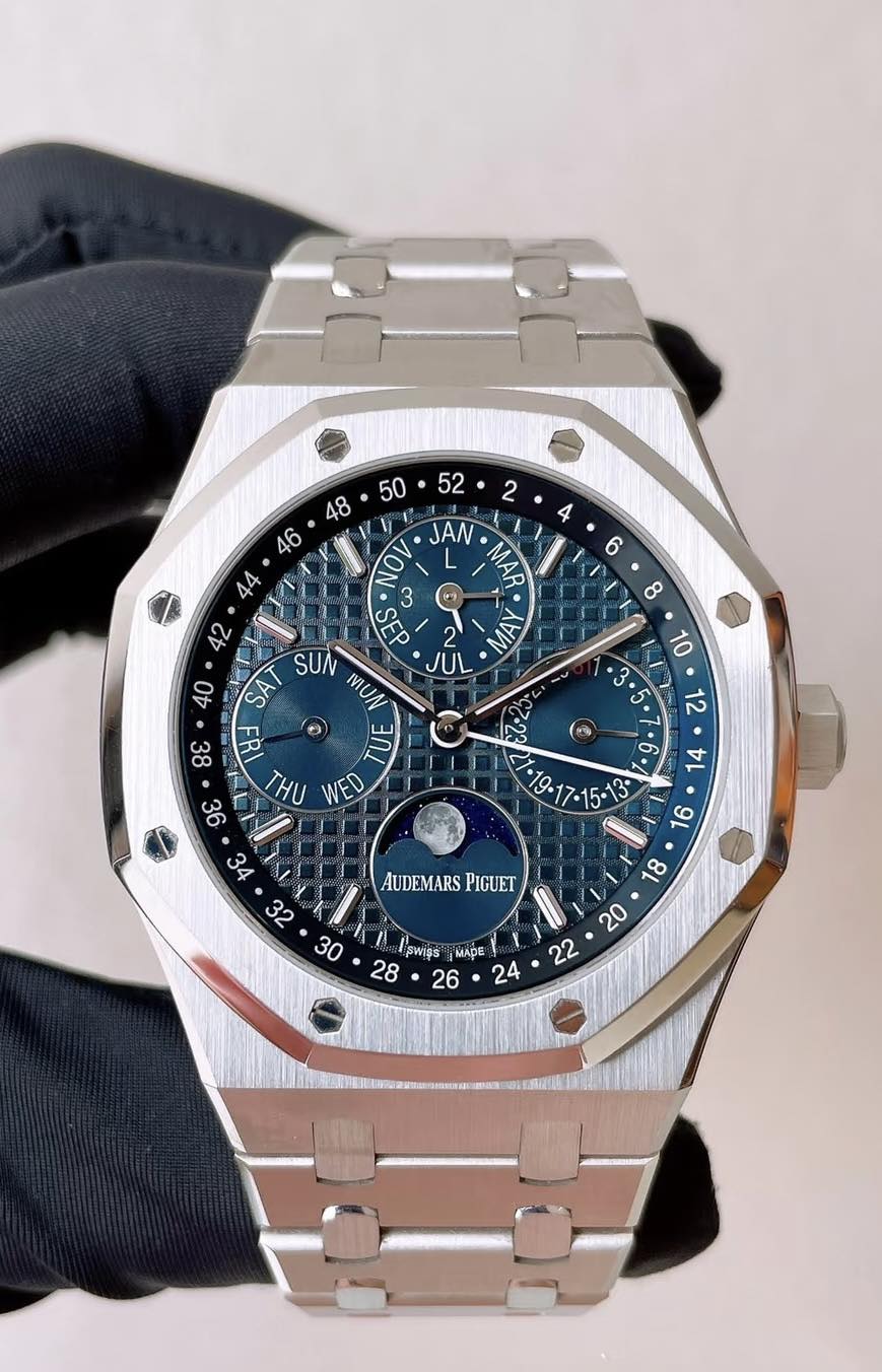 May be an image of wrist watch and text that says ' JAN L 44 NOV 9 MAR P 3 N SEP 2 SUN JUL SAI MUN ยุ ጋቢ τυ WED as A A • 5 3 12 ಣ e 4L 9 AUDEMARS PIGUET 36 №E 32 30 swigs MAPE '