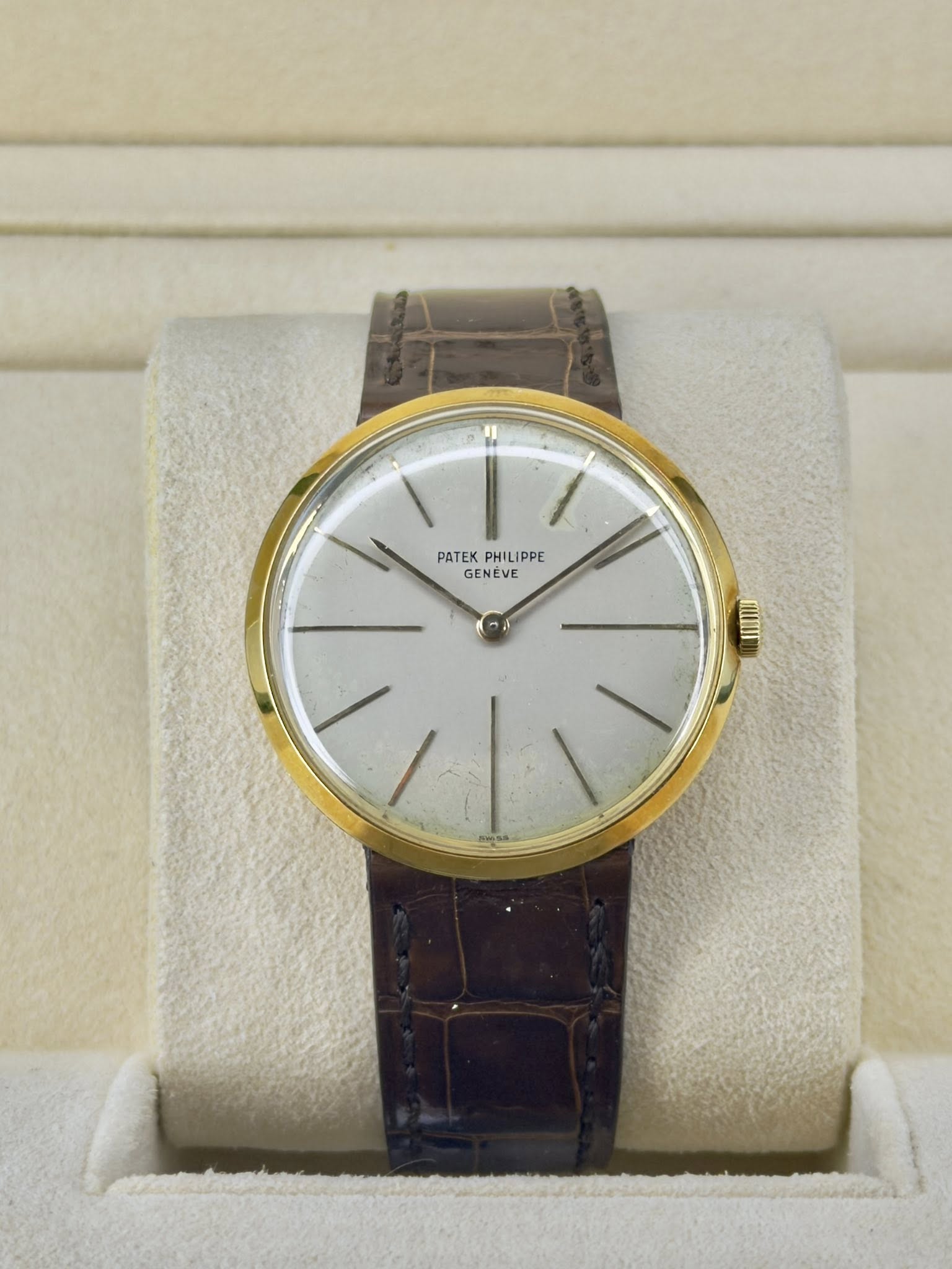 May be an image of wrist watch and text that says 'PATEK PH PHILIPPE GENÉVE GEN i A nWW'