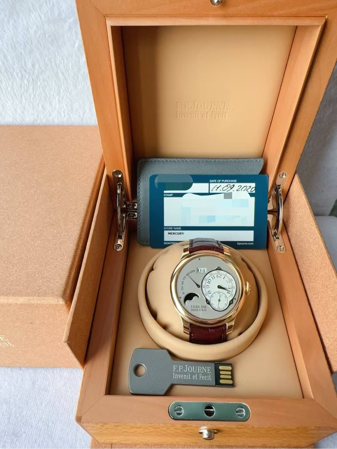 May be an image of wrist watch and text that says 'EPJOURNE Inyemit.etfecit Fecht Invemite STAMP DATE PURCHASE MERCURY A20 04 12 ٥ 01 I 3 本1 F.PJn besss.od F.P.JOURNE Invenil et…