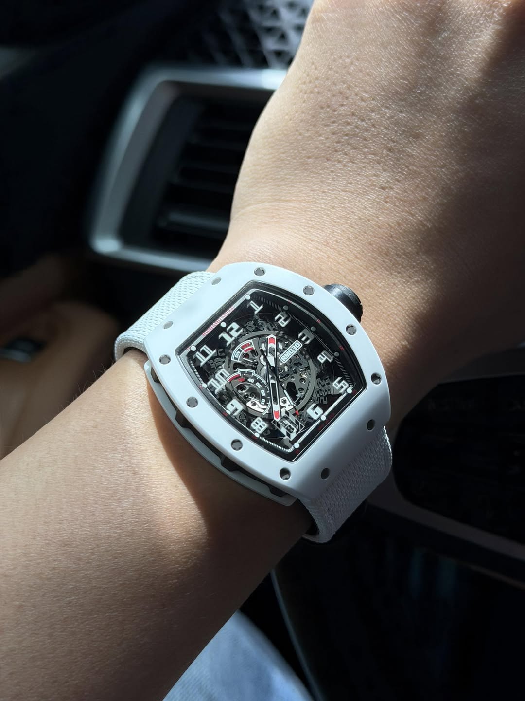 May be an image of wrist watch and text that says 'O O ン 1 12 احا RMO3O ਕ صام 물가 8 豊 ፈ"ና -'