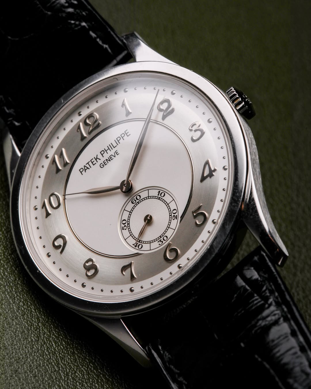 May be an image of wrist watch and text that says '6 و 1 aν 12 's PATEK PATEKPHILIPPE PHILIPPE GENEVE 10 ๑ 4 60 2 6 ن C 50 含量: ¥0 3'