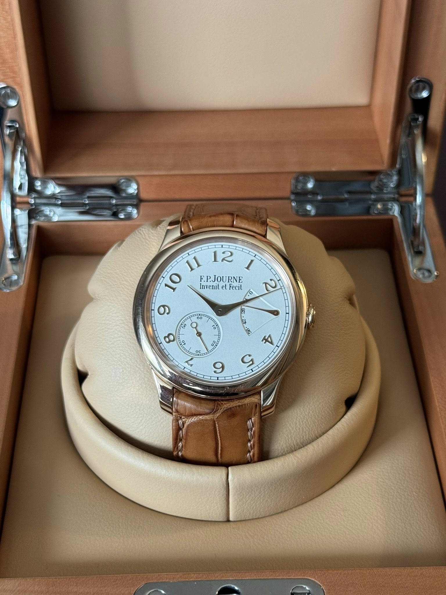 May be an image of wrist watch and text that says '11 12 I L 10 InvenitelFecai F.PJOURNE F.PJoU RNE Invenil Fecit ه 2 9 C o 8 T S U 土 สสี De B C 9'