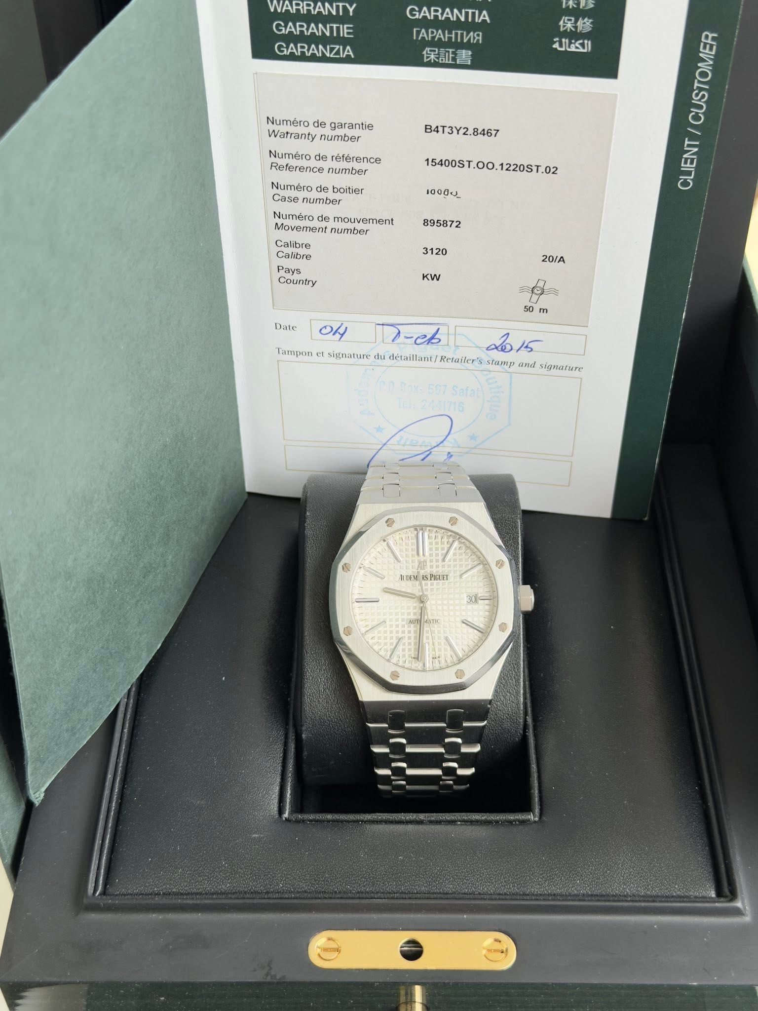 May be an image of wrist watch and text that says 'WARRANTY GARANTIE GARANZIA GARANTIA rAPAHTИR 保証書 本事 保修 الكفالة Numéro Watranty garantie number B4T3Y2.8467 Reference…