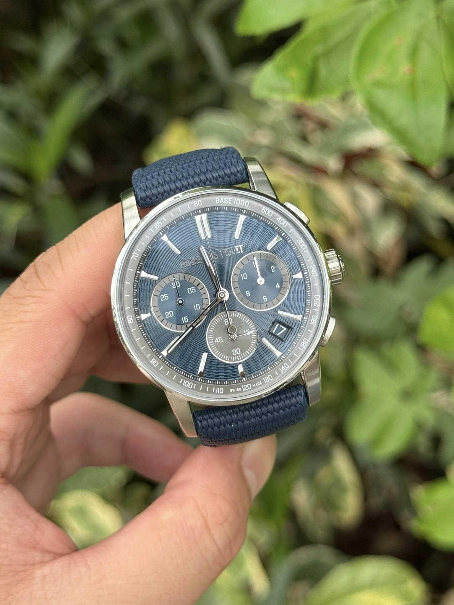 May be an image of wrist watch and text that says '60 BASE 1000 B6 YUET XT O Be WIUE Oor GeE 110 140 HADE 30 BWEAS'