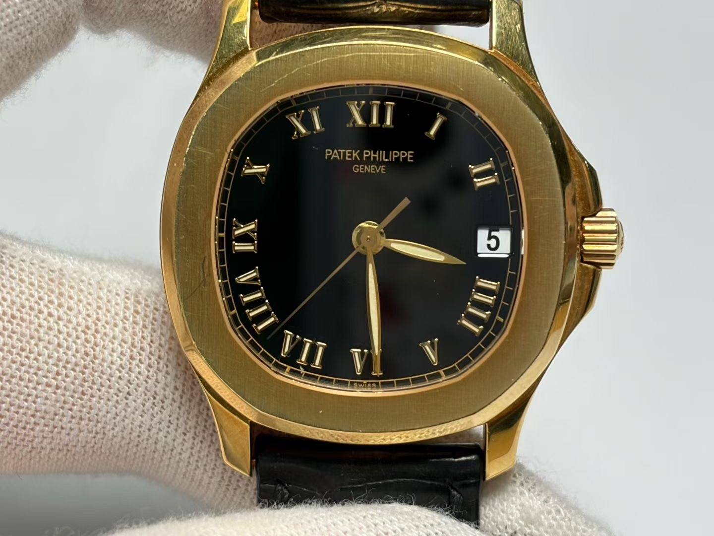 May be an image of digital watch and text that says 'XII XI PATEKPHILIPPE IPPE PATEK PHILIPPE GENEVE XiI 5 V V'