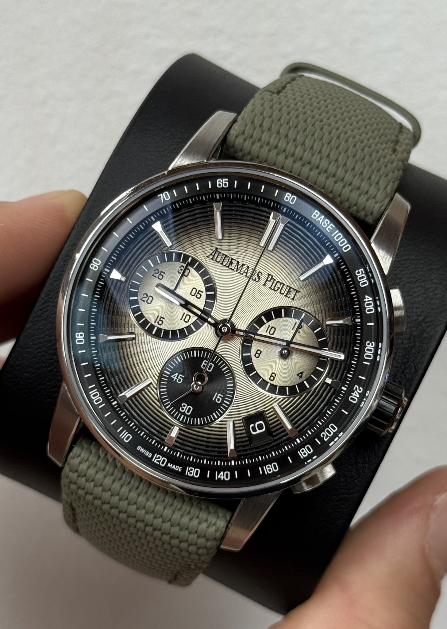 May be an image of wrist watch and text that says ' e 60 11111 +11림크용로 BASE1000 1000 BASE AUDEMA S IGUEN @ 10 S や 8 60 45 G uII DIl SWISS 20 mesbient MADE g 8'
