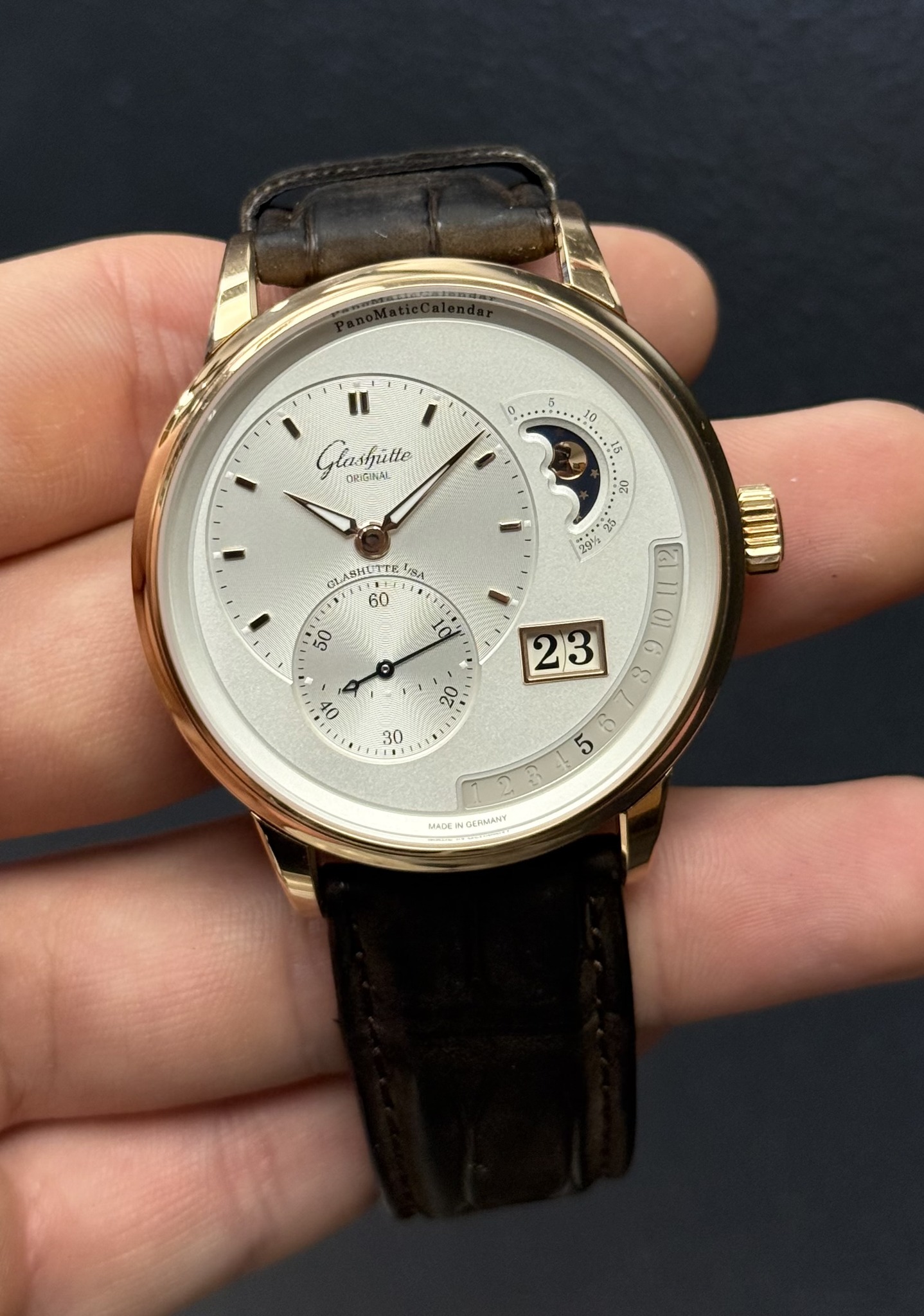 May be an image of wrist watch and text that says '0 I Glaspette PIGINA ORIGINAL 10 S 15 20 ASHUTTE VBA 60 60 50 1n/ O SC 29% ಊ MADE GERMANY'