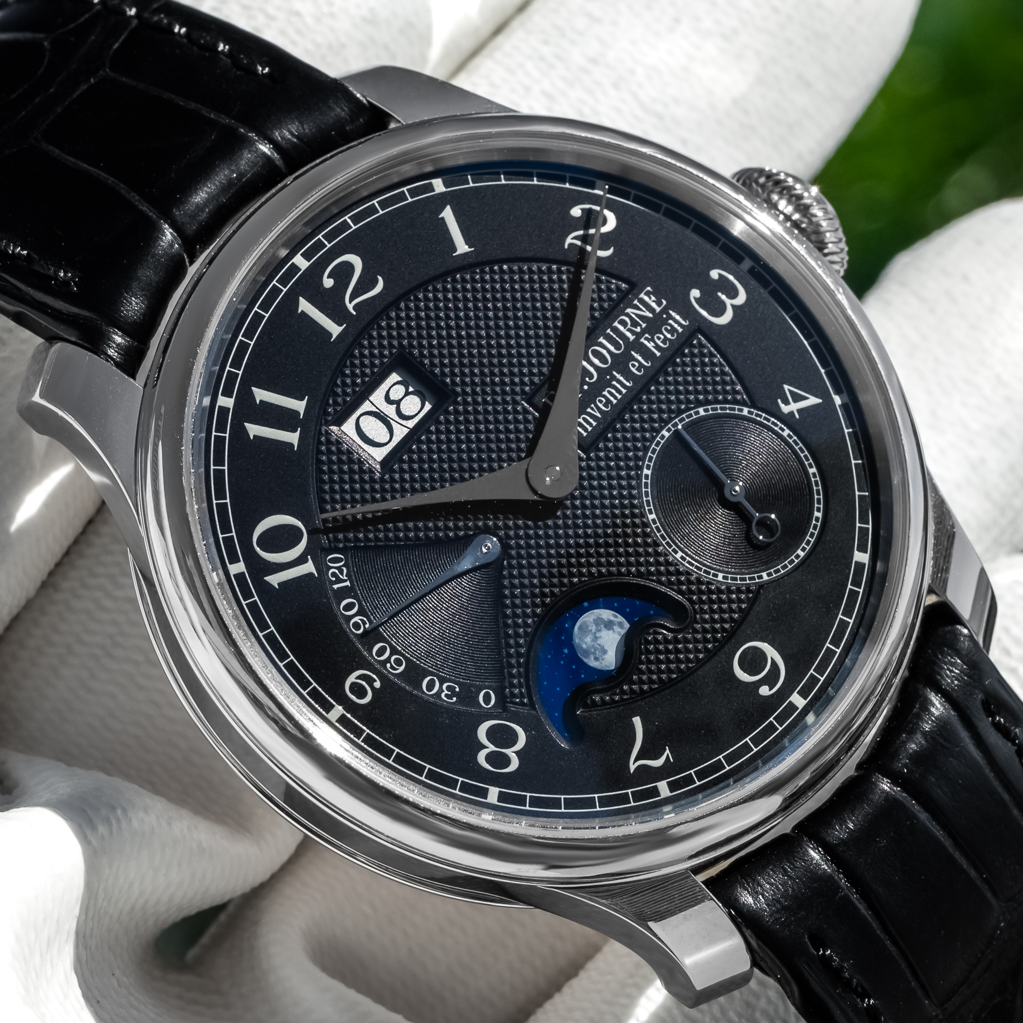 May be an image of wrist watch and text that says '12 11 お ้ 2 JOURNE Fecit mvenitetFecit. c ivenit el eo و O. οε o 8 9 L'