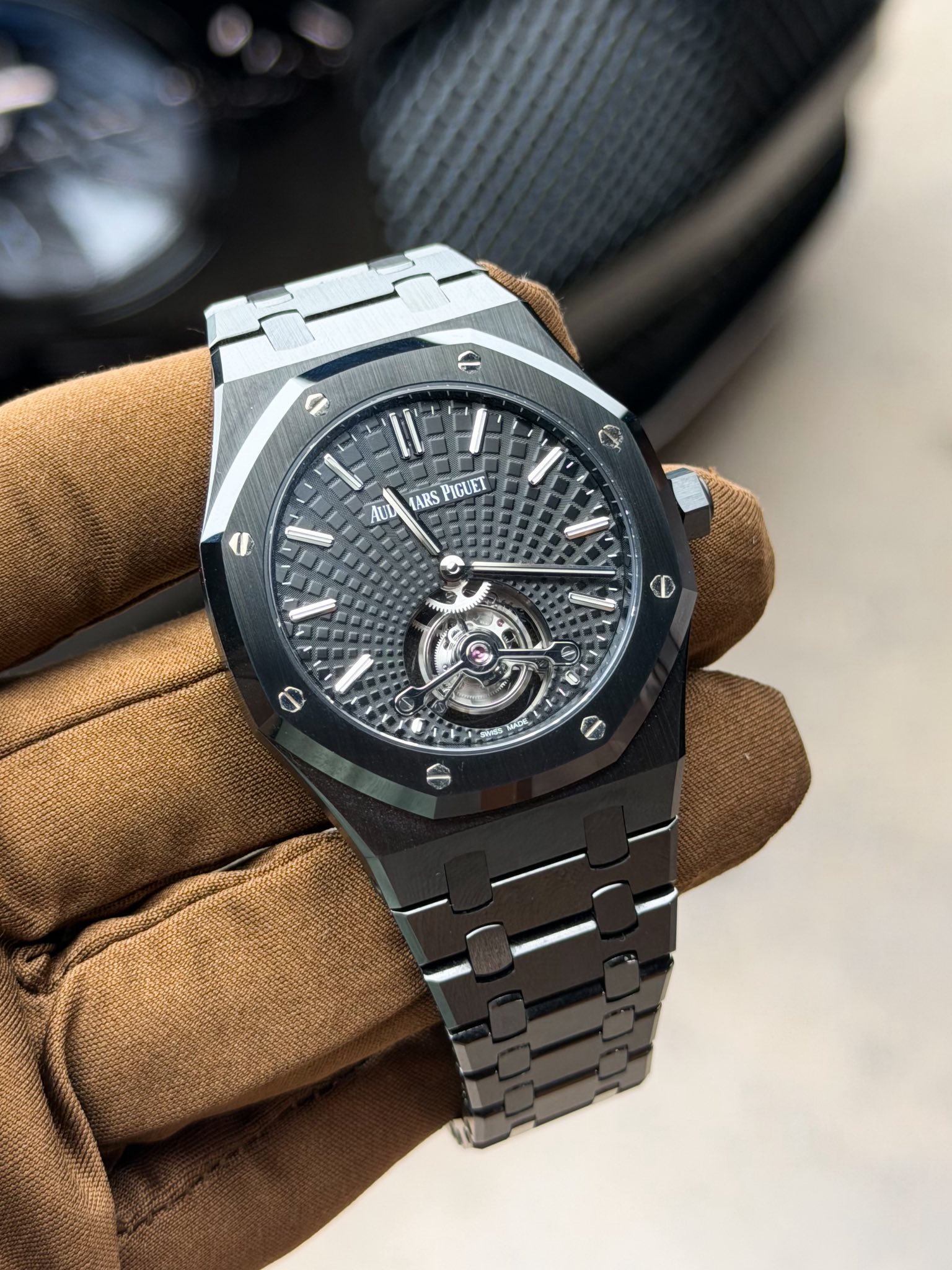 May be an image of wrist watch and text that says 'FT AUD LARSPIGUET EARS PIGUET TOl'