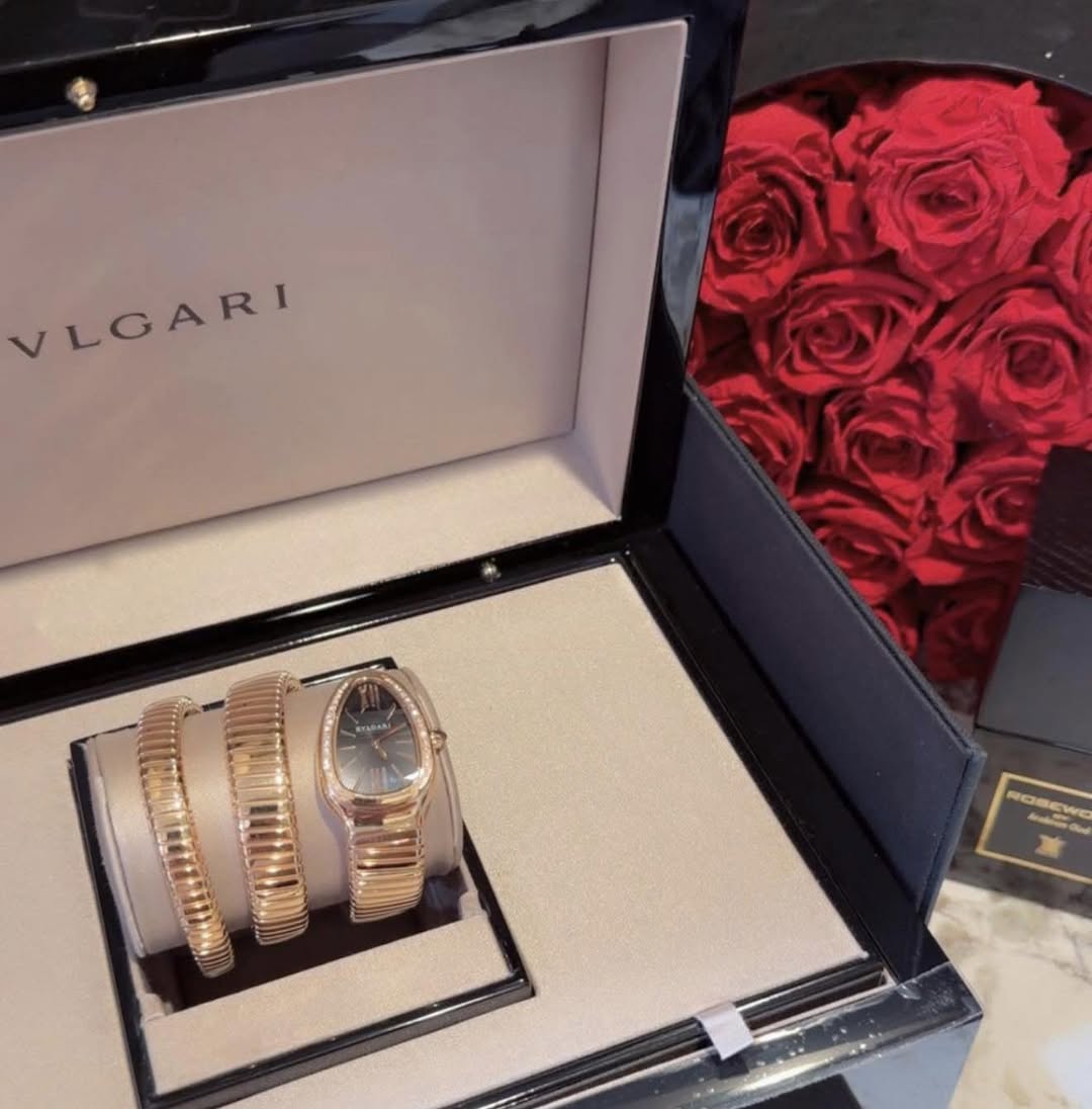May be an image of wrist watch and text that says 'VLCARI LGARI NOSEW'