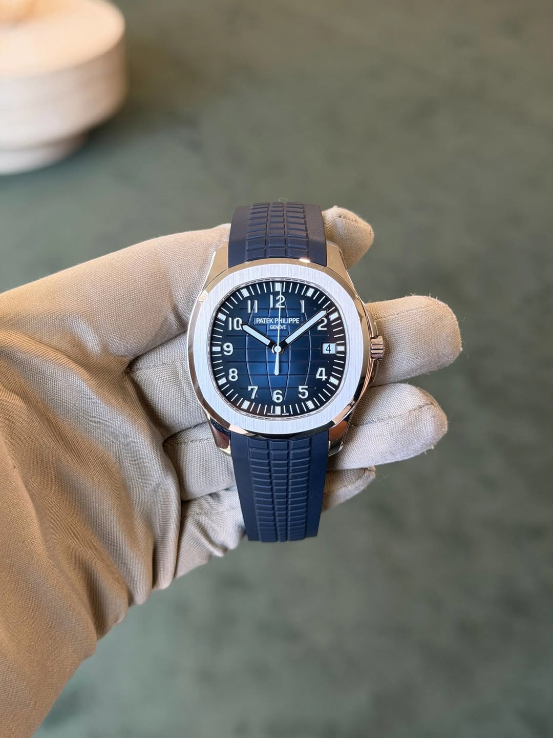 May be an image of wrist watch and text that says '2 道 Q IPPE| PPE PATEKF UEK D 5 6 ال'