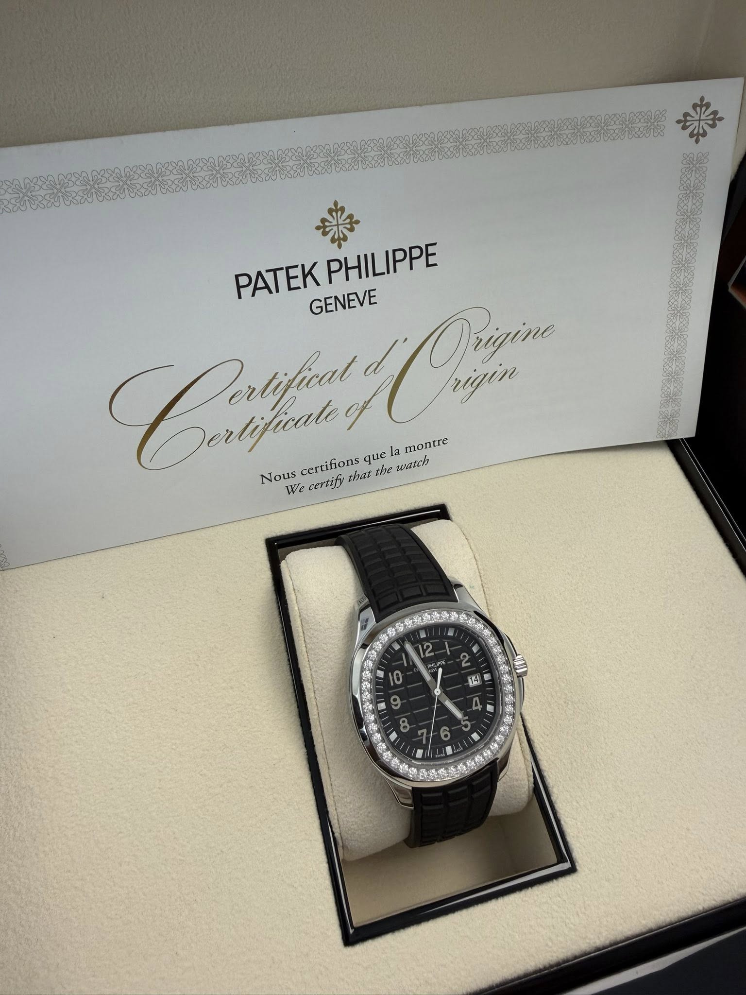 May be an image of wrist watch and text that says '来 PATEK PATEKPHILIPPE PHILIPPE GENEVE Drtine rigin CoфeHи Dertificale montre Nous We certify thưt the certifions que la wratch 12…