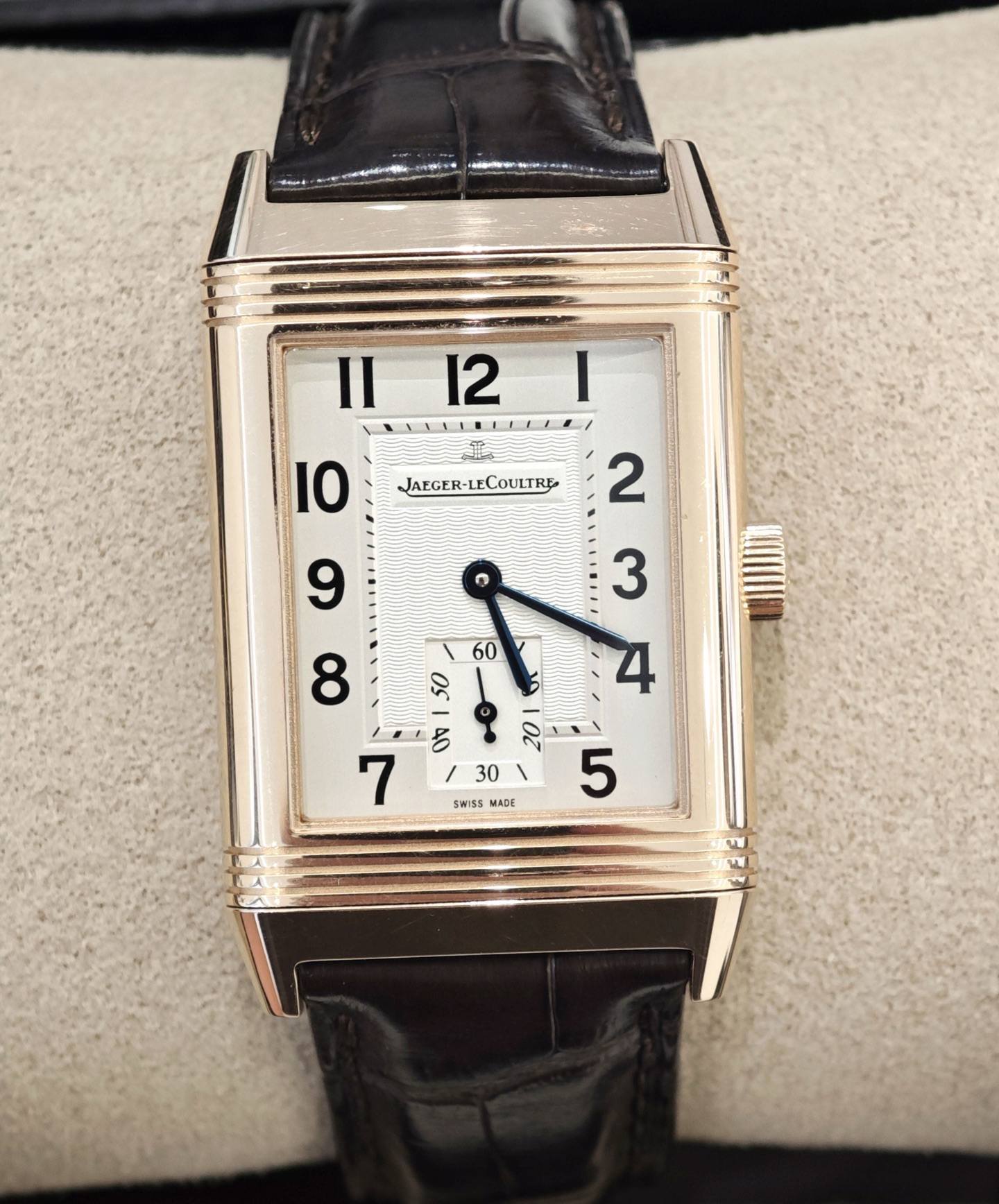 May be an image of wrist watch and text that says 'น Aл POA II |121 I 12 ا۱l۱.. VUEIE IO JAEGER-L JAEGER-LECOULIRE COULIRE / 30 ١ SWISS MADE 5 7'