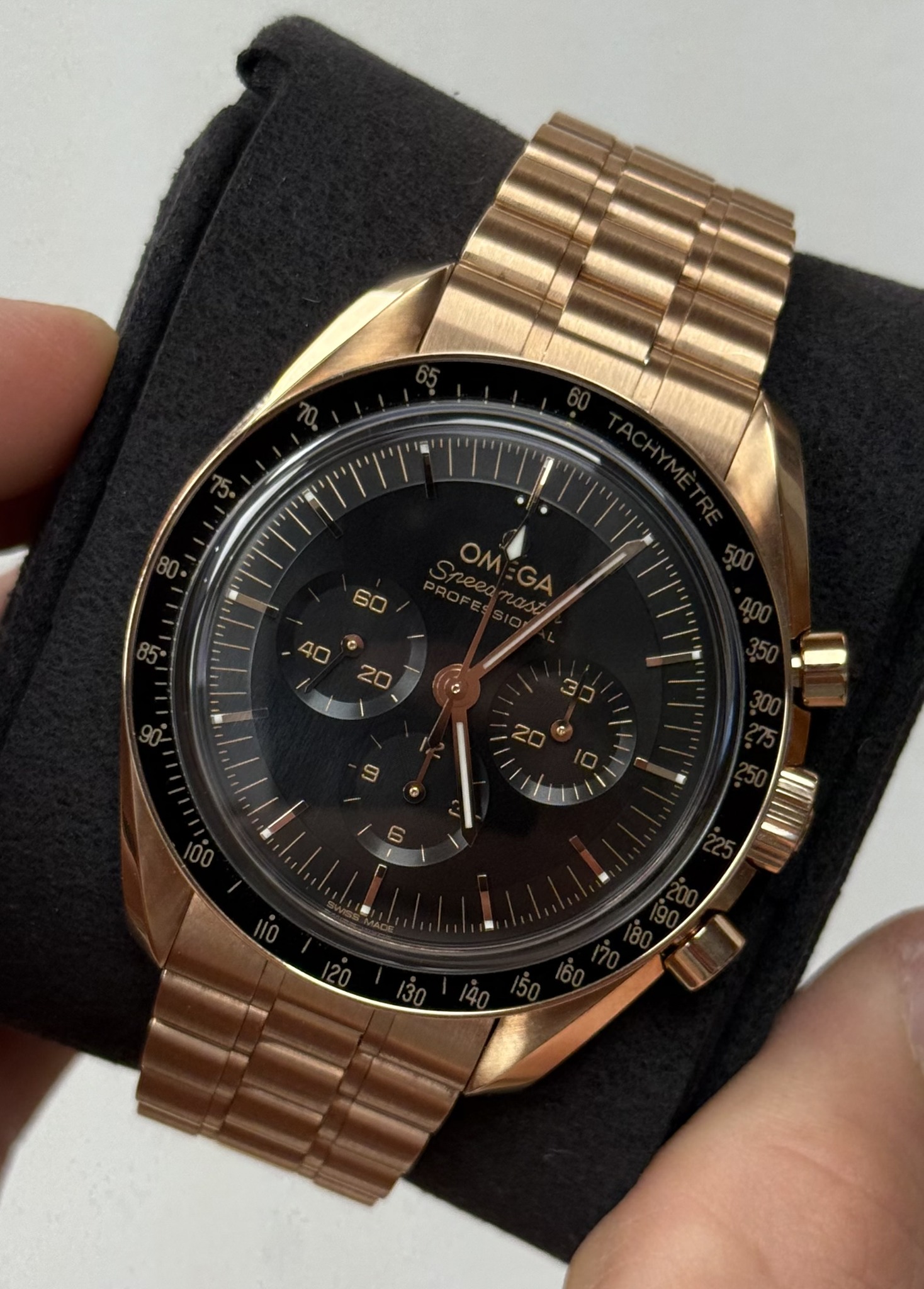 May be an image of wrist watch and text that says 'OM:GA GA Aed OM 60 40 e 20'