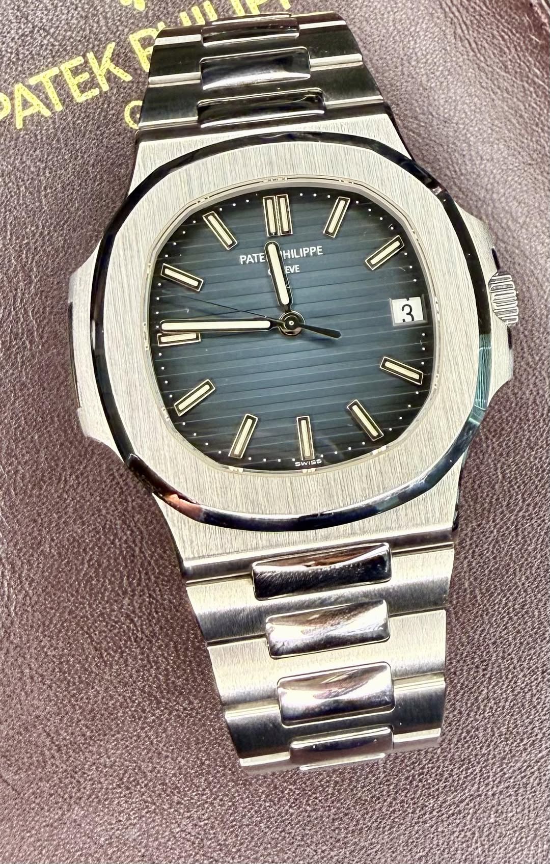 May be an image of wrist watch and text that says 'ATEK 月 福 D 00 PATE HILIPPE EVE 0 3 I ۱ SWIS色 I'