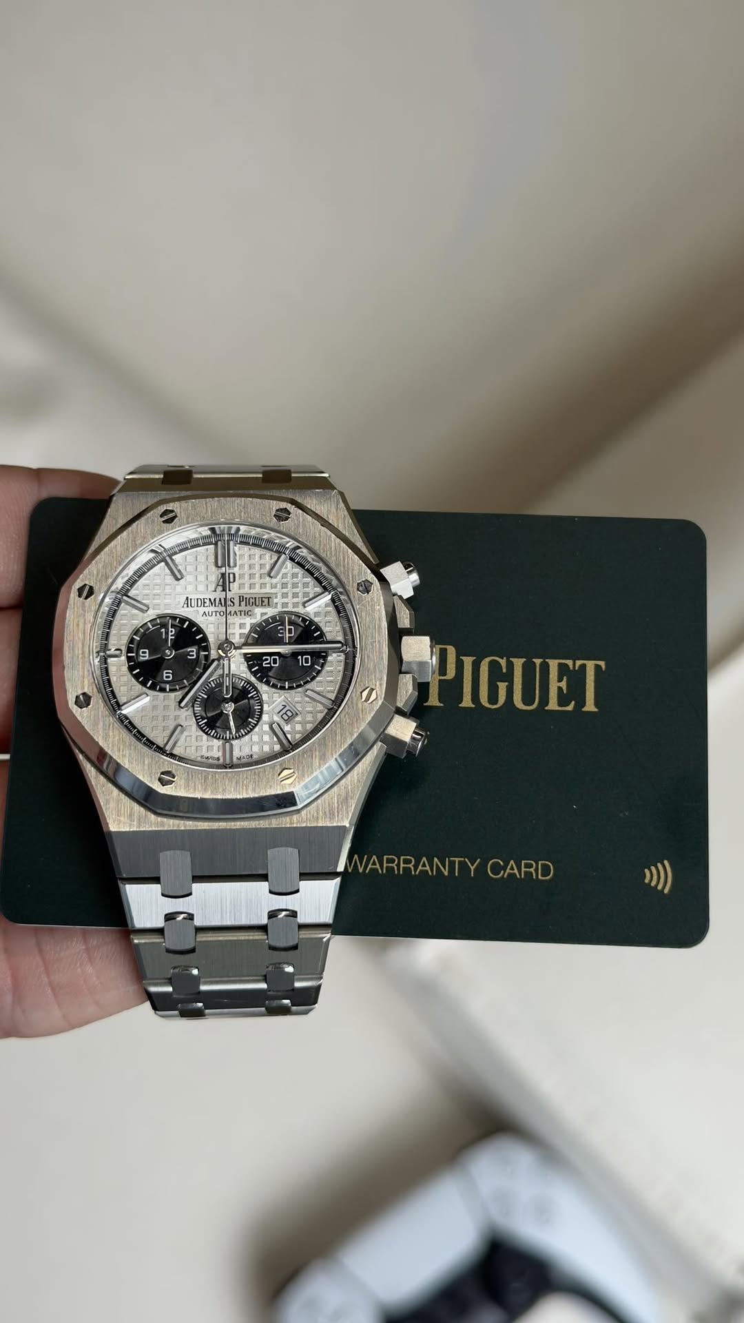 May be an image of wrist watch and text that says 'AL FMAIS מו" PIGU מואויון MA ALS sP EU P (. 10 SN P IGUET WWARRANTY WARRAN CARD )))'