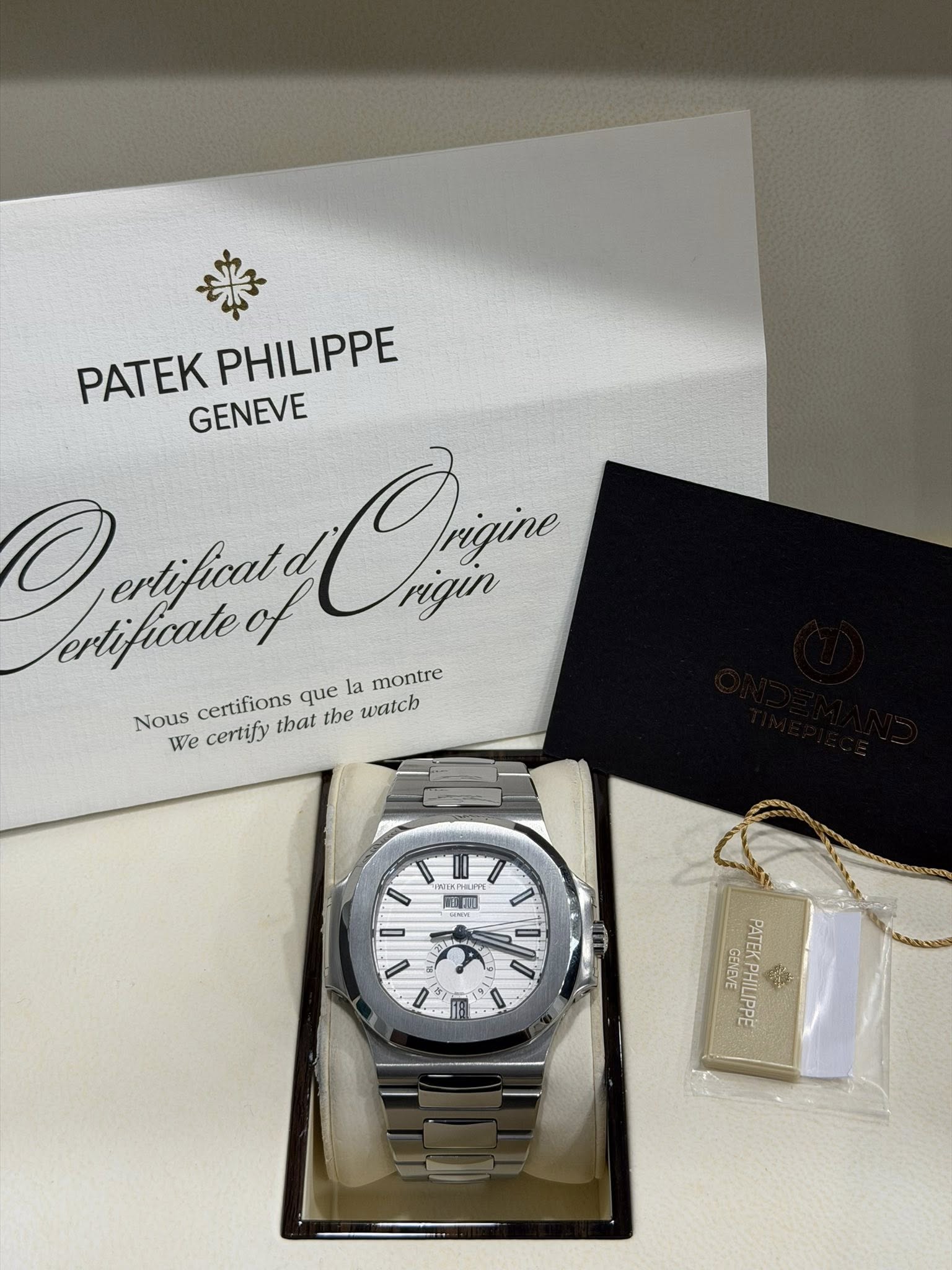 May be an image of wrist watch and text that says '楽 PATEK PATEKPHILIPPE PHILIPPE GENEVE Ohepin erlificate Oriyin Origin rigin certifions that the watch que la montre Nous We…