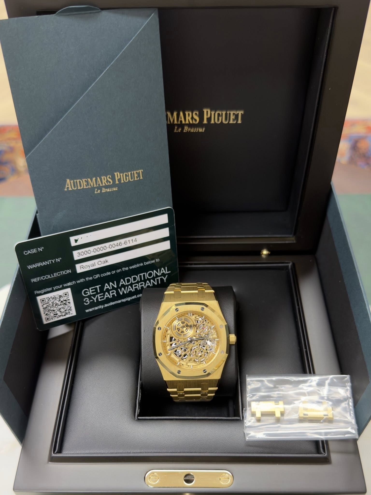 May be an image of wrist watch and text that says 'MARSPIGUET IARS PIGUET AUDEMARS AUDEMARSPIGUET BHwиme PIGUET Le CASE WARRANTY Royal Oak REF/COLLECTION ADDITIONAL GETANADDITIONAL…