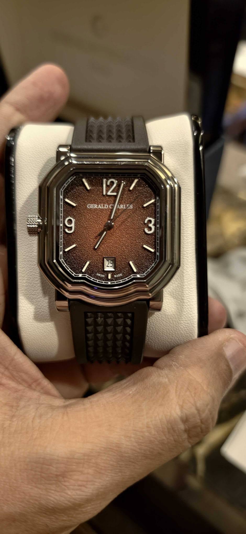May be an image of digital watch and text that says '١ 12/' 12 GERALDO A RLES GERAEDCARLTS ES 3 9 0 WDR MATK'
