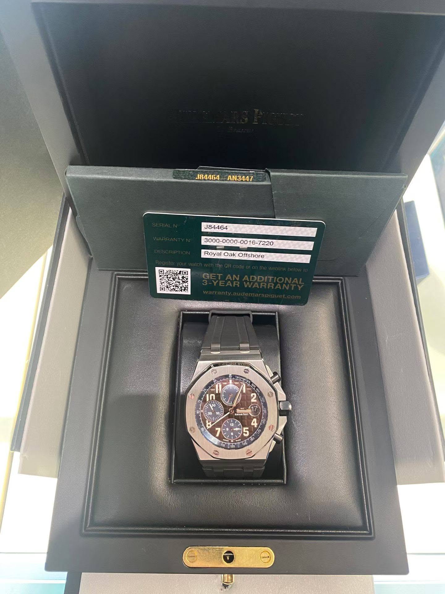 May be an image of wrist watch and text that says 'J84464 AN3447 J84464 Royal ReyaiOakOffsbor Oak Offshore ግ ኢት n حوة 2 2 A4 m - ላ ٢'
