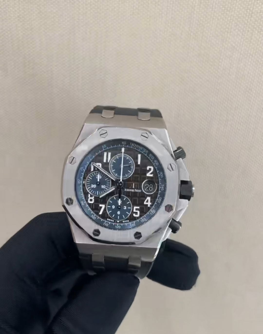 May be an image of wrist watch and text that says 'γ 1 and sh 이 20 10 2 ROEMNRS PKeT c ه NINK 1 110 +ክ MADA '