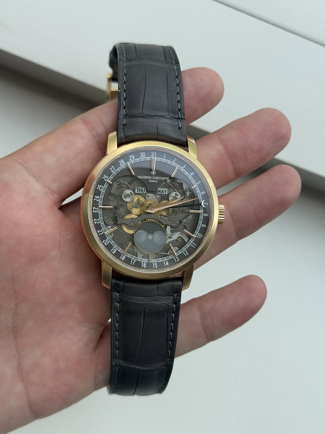 May be an image of wrist watch and text that says ' Eo TANTIV THU T O 5 MAY జ 7 ا TmG 8 แแน'