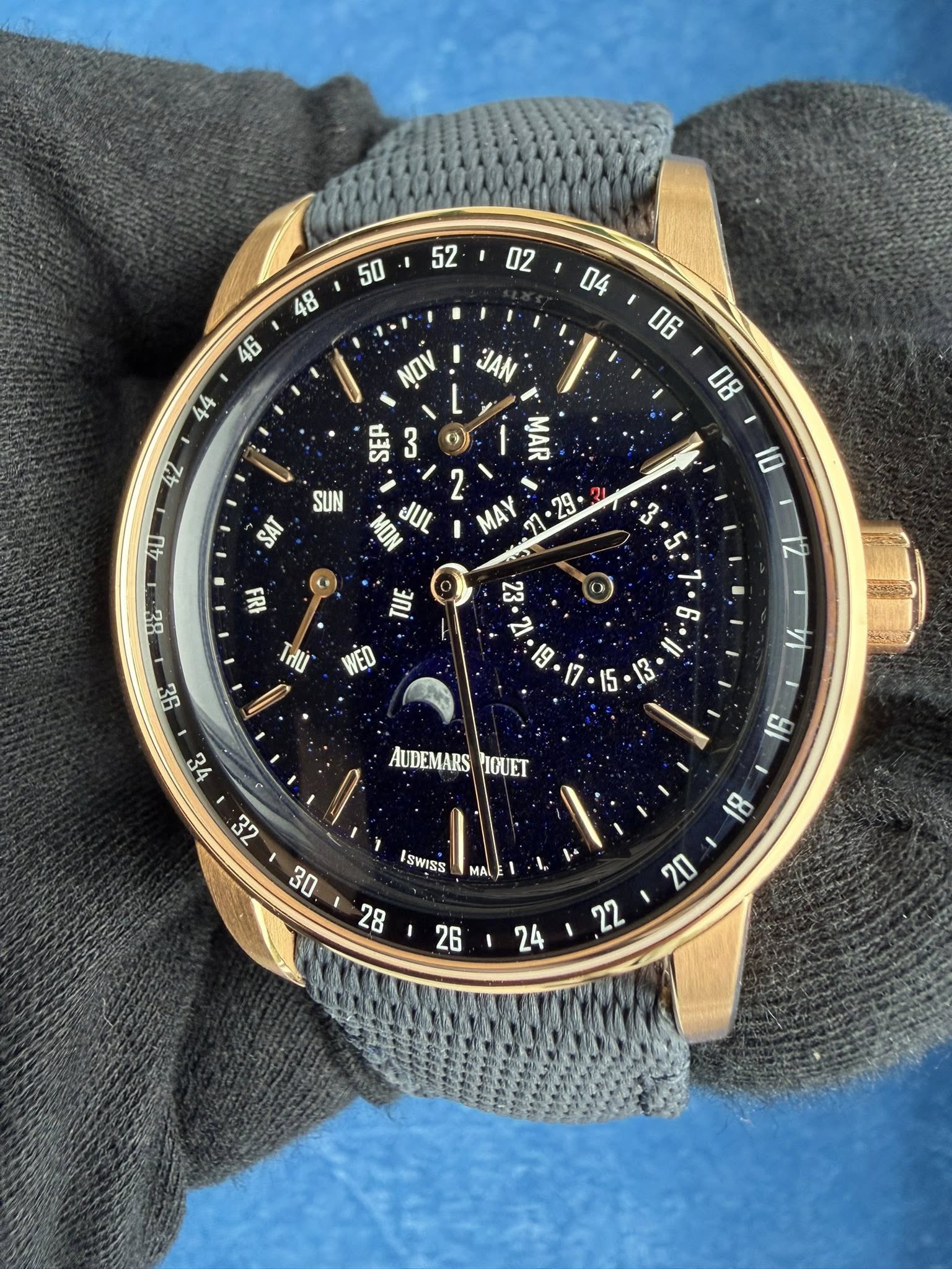 May be an image of wrist watch and text that says ' NOV JAN ចាន ಣ 08 SUN MAR 온 - 40 1 ৪৯ SAT MON JUL 10 MAY 27 29 FRI 3 5 ȚUE 1E Tλυ WED 6 外 15 2 ፍር AUDEMARS IQUET 9/ 32 ISWISS 30…