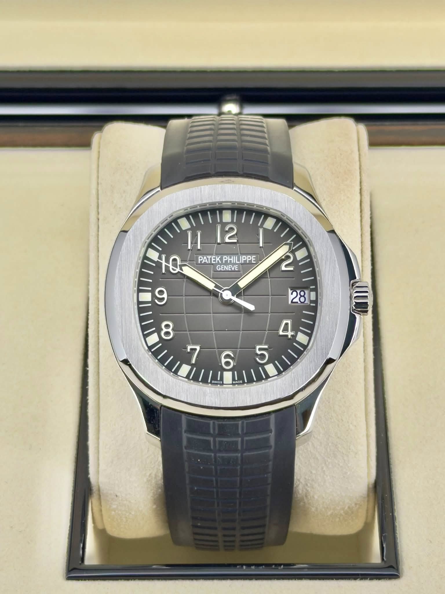 May be an image of wrist watch and text that says '2 2 II 12 1Q PATEKPHILIPPE PATEK PHILIPPE GENEVE 9 ထ 4 م SWHS'
