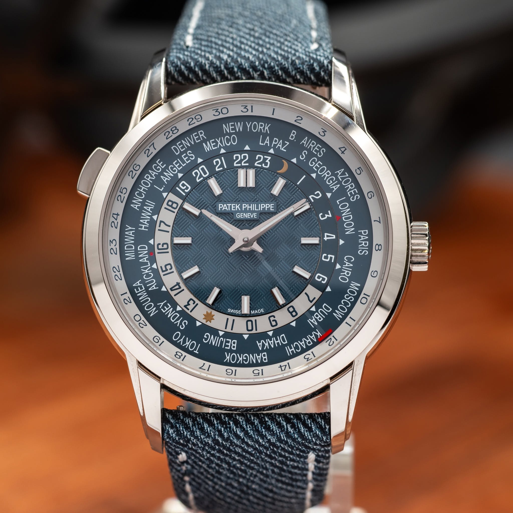 May be an image of wrist watch and text that says 'PATEK PHILIPPE GENEVE cAaй 29 30 28 DENVER MEXICO NEWYORK YORK NEW 27 LAPAZ AIRES 3 4 L.ANGEL ANGELES ANCHORAGE 26 HAWAII 2…