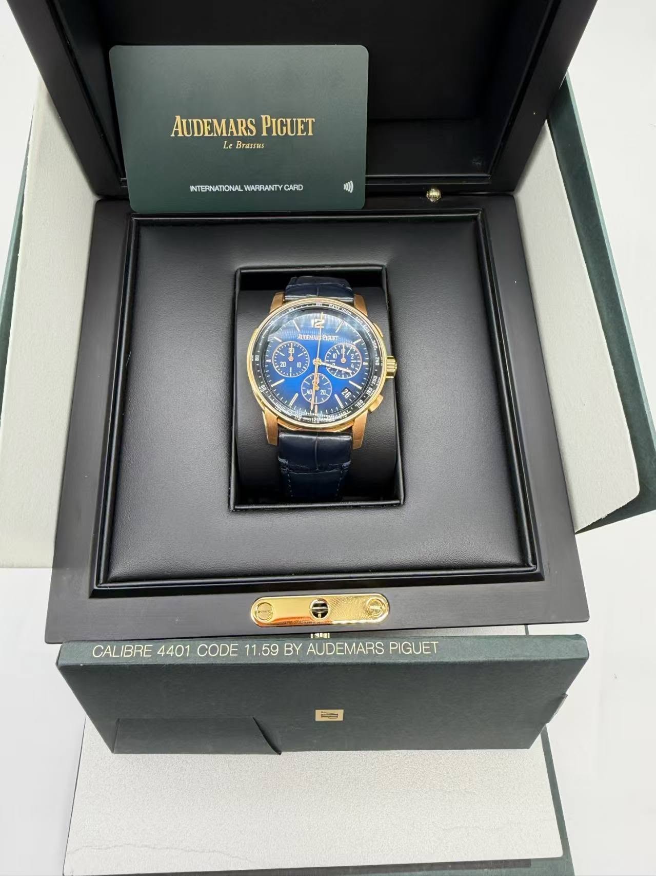 May be an image of wrist watch and text that says 'AUDEMARS AUDEMARSPIGUET PIGUET Le Brassus INTERNATIONAL WARRANTY INTEPNVATONUALWAFFANTYCIRD CARD 12 ЛEHHy6 har 合 لي い 3 33 R…