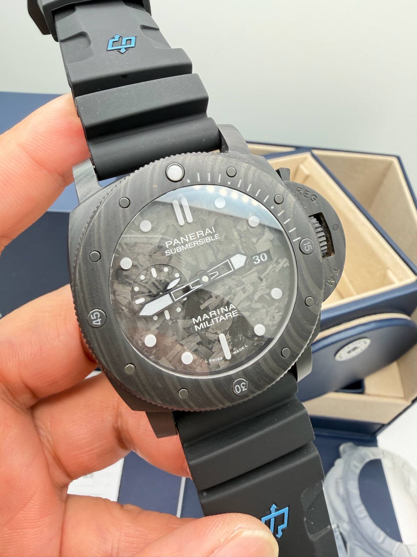 May be an image of wrist watch and text that says 'O PANERAI SUBMERSIBLE G 15 能道影通選業業 O 30 45 B - MARINA MILITARE MILI MILITARE SWING NADEL 30'
