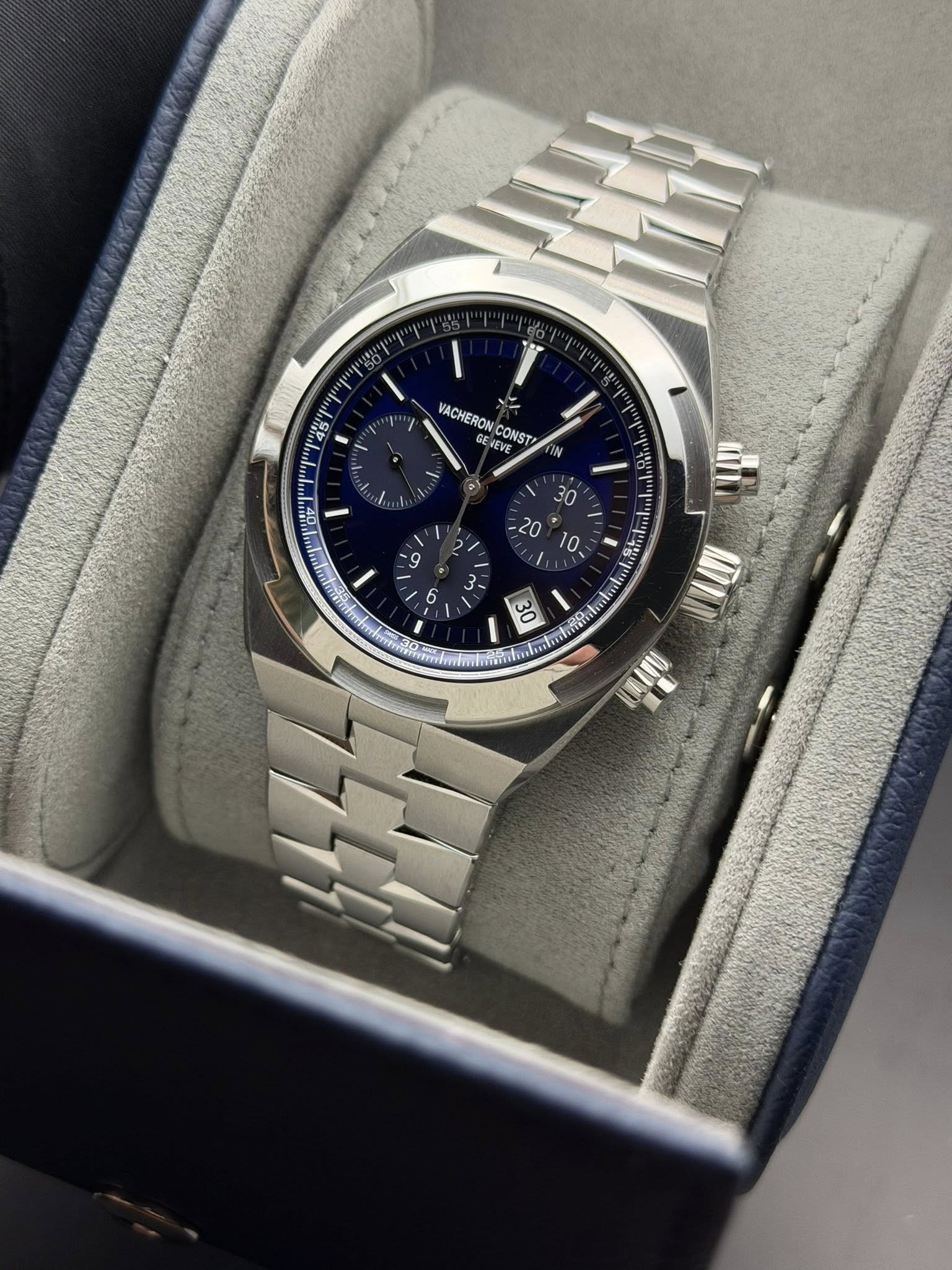 May be an image of wrist watch and text that says '۱ Y VACHERON そ ا ا I, EVE NEVE CONSTA IN 30 20 ١ 9 10 3- 홍성 6 30 0 VAITU'