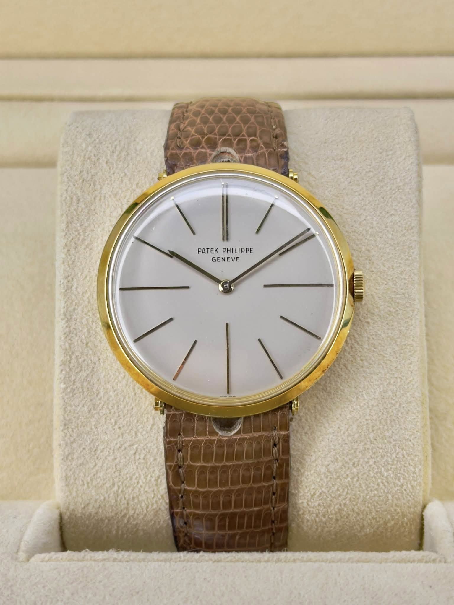 May be an image of leather, wrist watch and text that says 'PATEKPHILIPPE PATEK PHILIPPE PHILI GENEVE'
