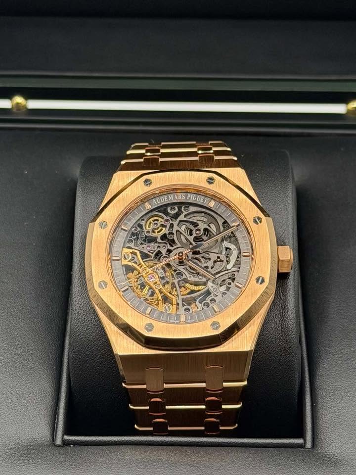May be an image of wrist watch and text that says '크림치 AUDEMARS AUDENAKSPIGUET ARS PIGUET AUDEM 2 2 の O Sumo 好米屋'