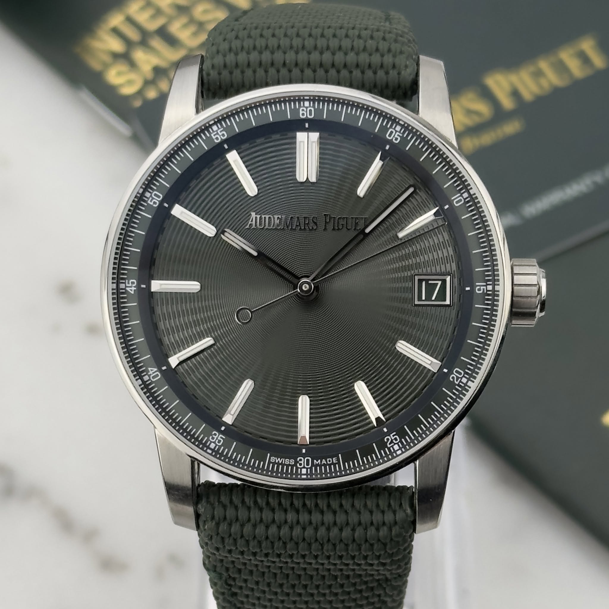 May be an image of wrist watch and text that says '60 SALES 55 יפסייי 50 PIGLET AUDE O ג BWISB 3 S0 MADE 30'
