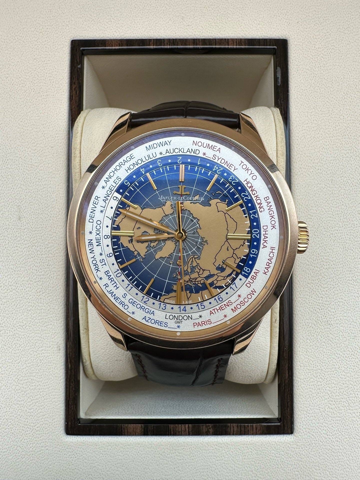 May be an image of digital watch and text that says 'JArER-LECo MIDWAY *_AUCKLAND SYDNEY TOKY NOUMEA ANCHORAGE C HONOLULU ANGEL 9 ES DENVER 22 22 ONGKONG 22 BANGKOK * EXICO 8 20 20…